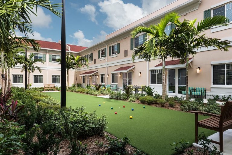 Alamar Assisted Living AL Courtyard