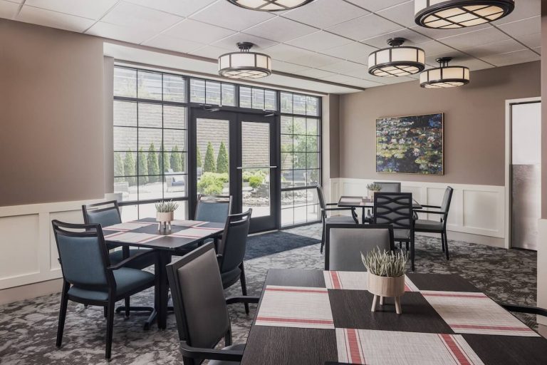 The Wellington at North Bend Crossing - Vista Interior Dining06