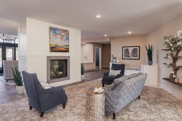 The Wellington at North Bend Crossing - Vista Interior Commonan Area